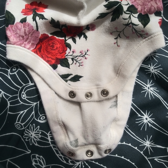 Floral Old Navy Bodysuit. 0-3 MO. GUC. - Picture 5 of 5